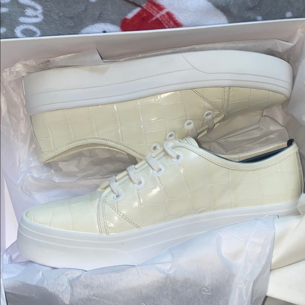 Via Spiga Cream Crocodile-Patterned Shoes